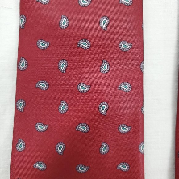 Robert Alan Poly Silk Necktie Red Paisley  Made in the U.S.A - Picture 2 of 7
